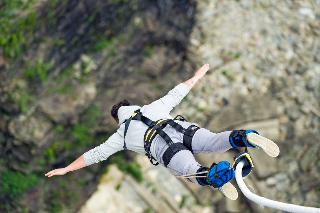 A percepção de risco de quem tomou paracetamol para atividades como bungee jumping diminuiu, segundo a pesquisa (Imagem: Tambako The Jaguar/CC-BY-ND-2.0)