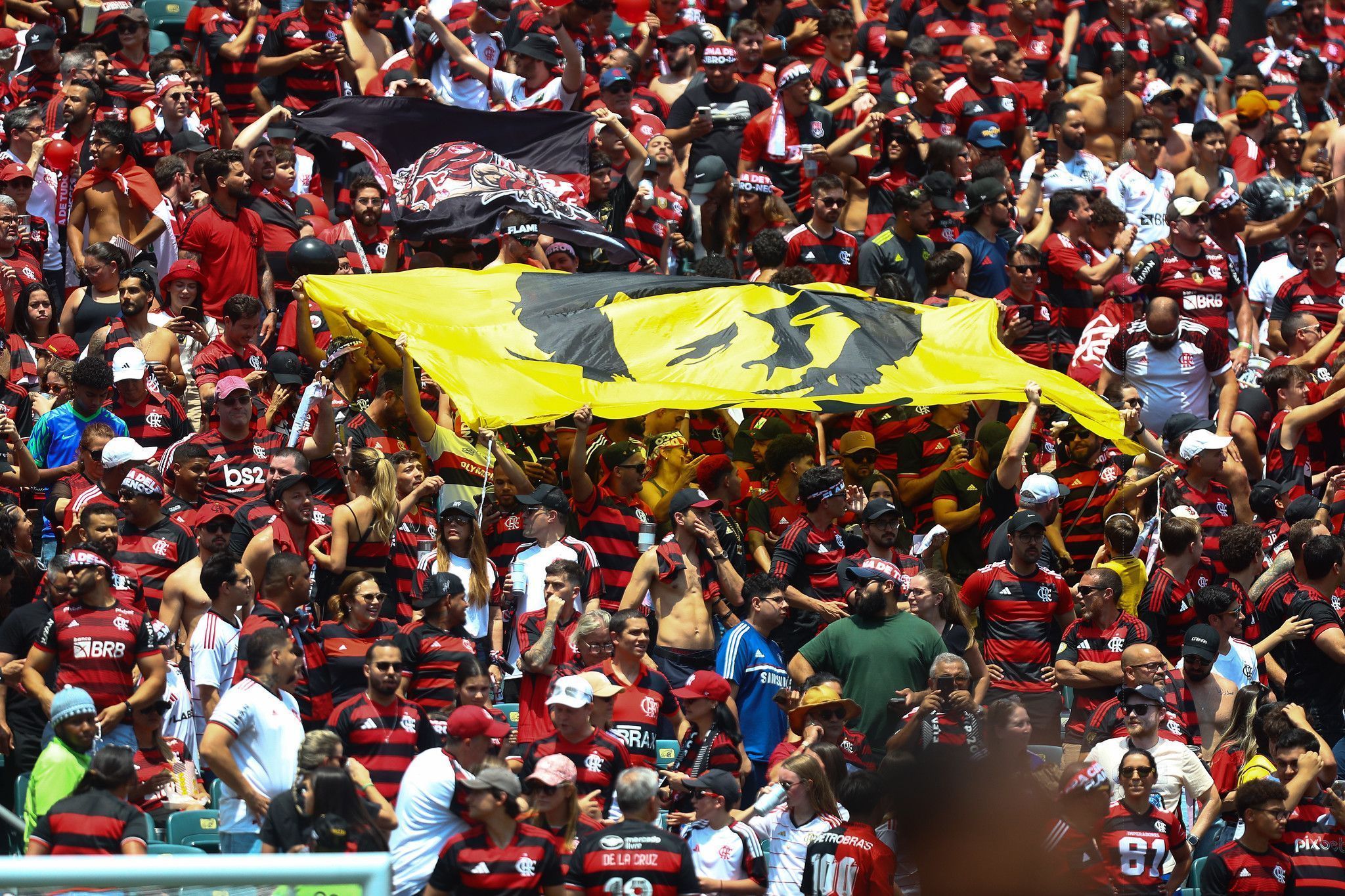 “Nanana Mengo”: Torcedores criam música para o Flamengo no Mundial “Nanana Mengo”: Torcedores criam música para o Flamengo no Mundial