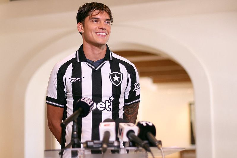 Repórter confunde jogadores do Botafogo e Atlético de Madrid como irmãos