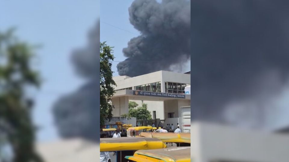 Avião que caiu na Índia perdeu sinal em menos de um minuto