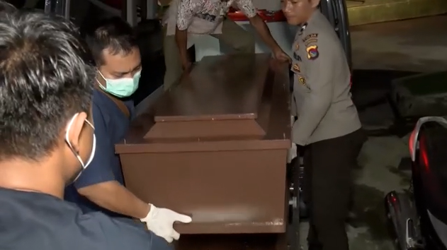 Brasileira morta em vulcão: corpo passa por autópsia antes de translado Brasileira morta em vulcão: corpo passa por autópsia antes de translado
