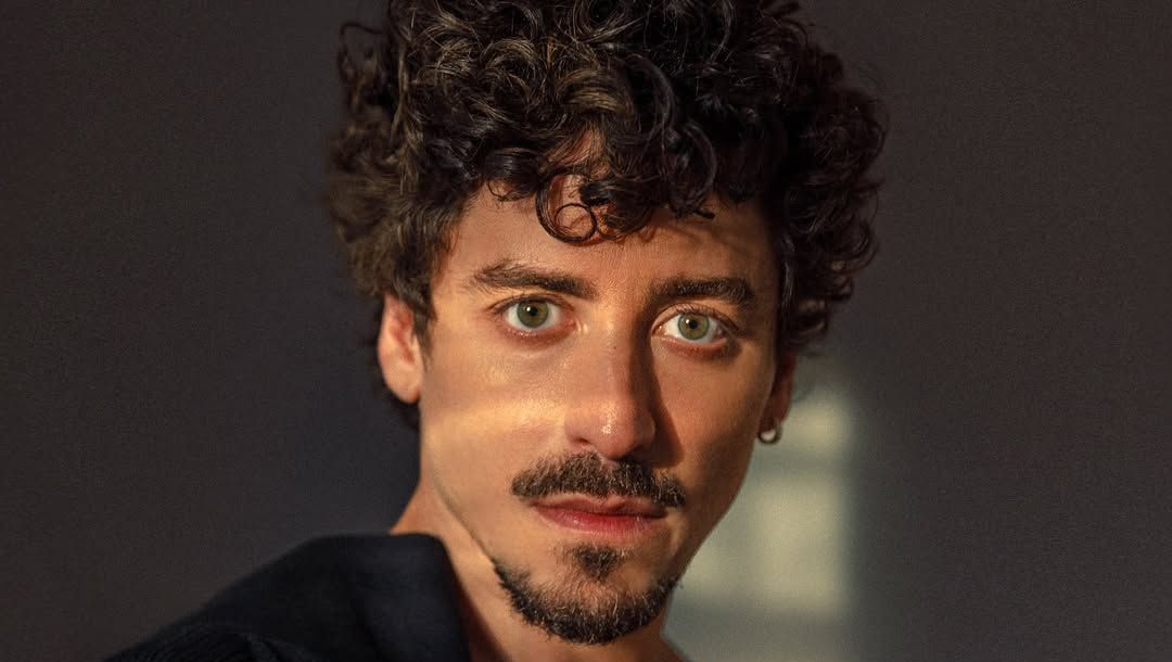 Jesuíta Barbosa comemora top 1 de “Homem com H” na Netflix: “Orgulhoso” Jesuíta Barbosa comemora top 1 de “Homem com H” na Netflix: “Orgulhoso”
