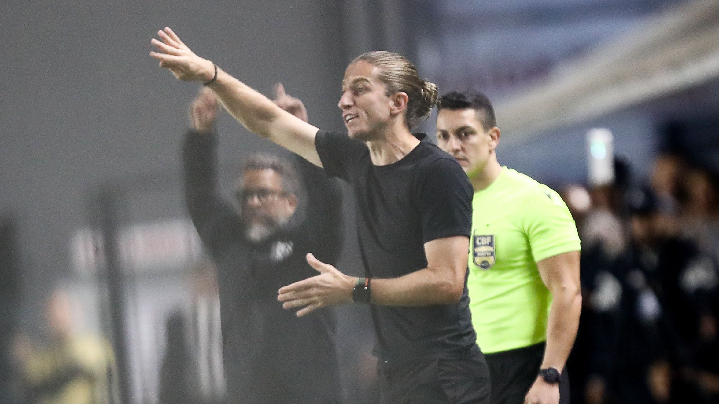 Filipe Luís se recusa a comentar situação de Pedro no Flamengo: “Encerrado”