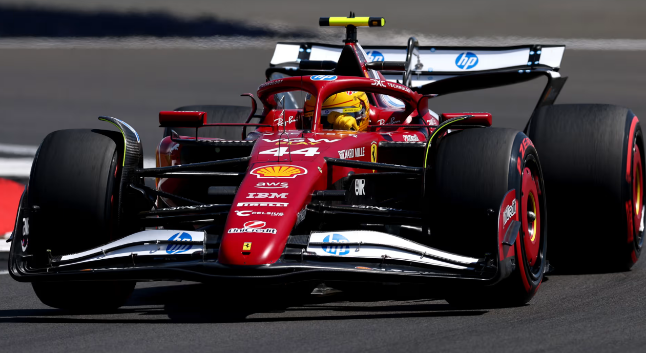 F1: Hamilton é o mais rápido na primeira sessão de treinos, na Inglaterra F1: Hamilton é o mais rápido na primeira sessão de treinos, na Inglaterra