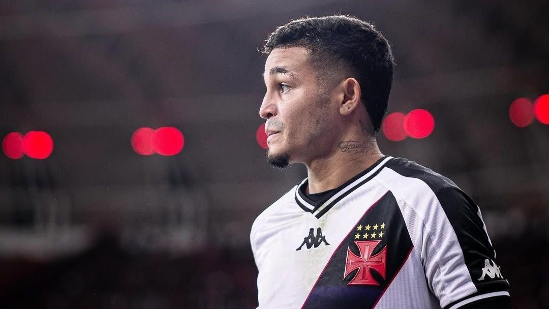 Vasco: Adson sofre nova fratura na tíbia e vai passar por cirurgia Vasco: Adson sofre nova fratura na tíbia e vai passar por cirurgia