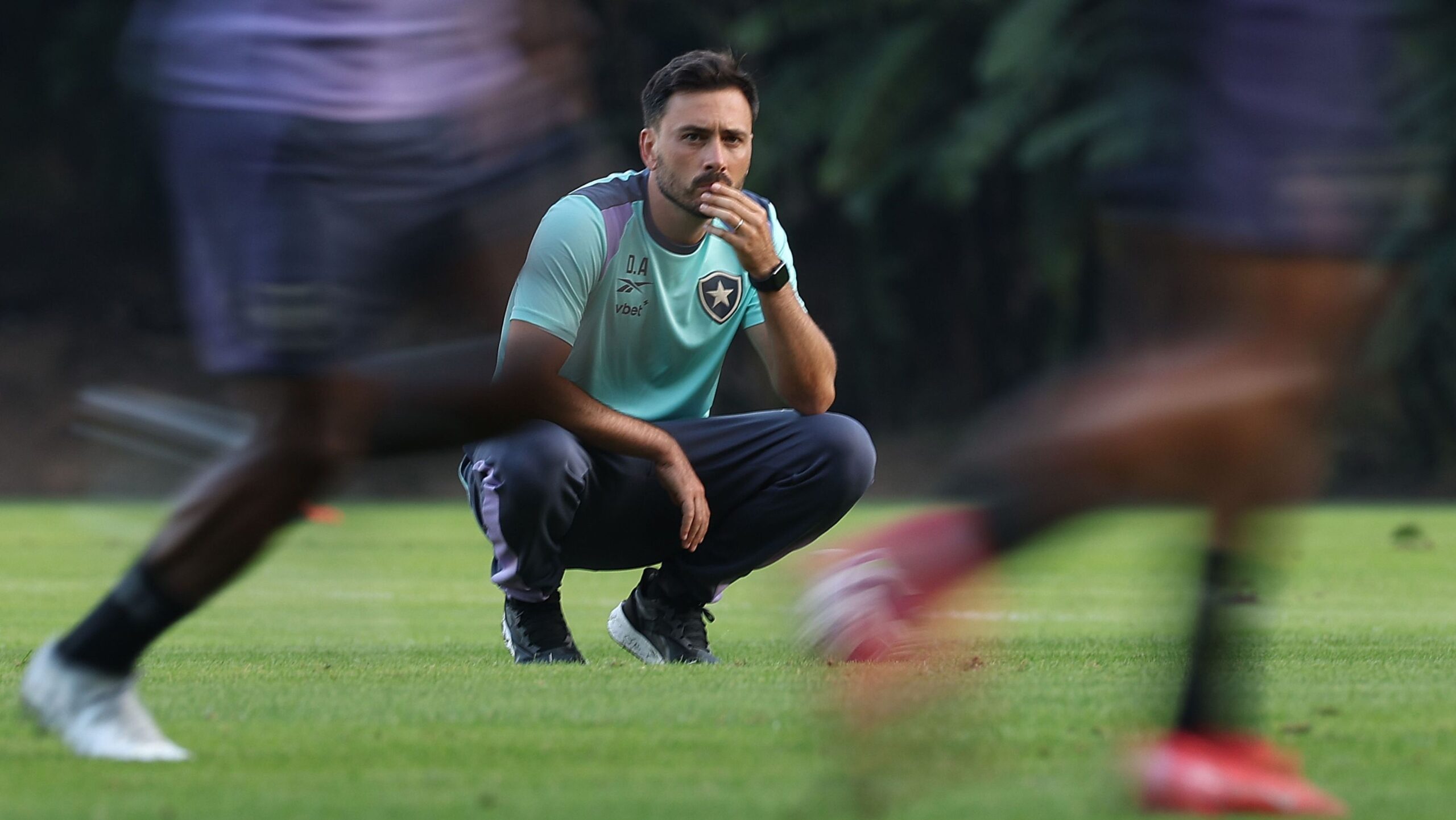 Botafogo não consegue regularizar Davide Ancelotti para jogo contra o Vasco