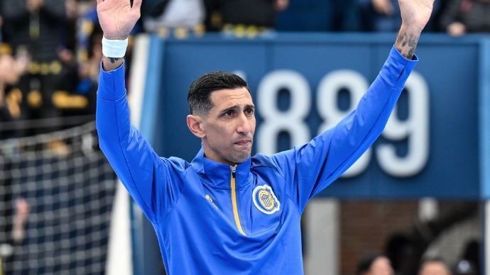 Titular, Di María chora ao entrar em campo pelo Rosário Central