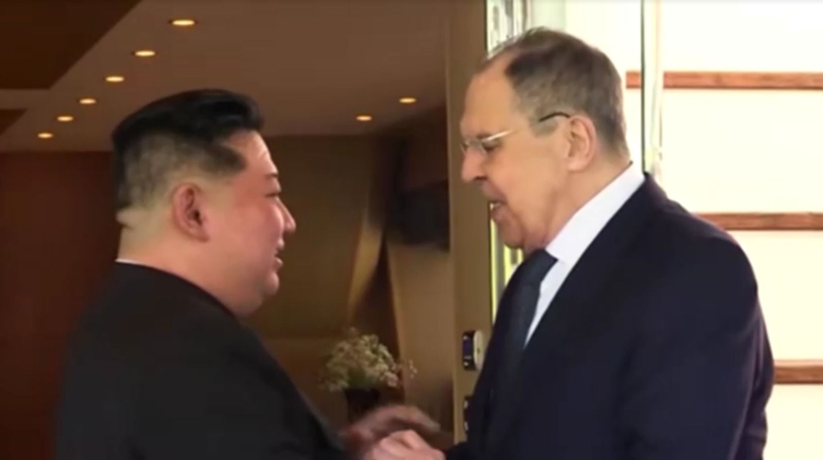 Chanceler da Rússia encontra Kim Jong-un em viagem à Coreia do Norte