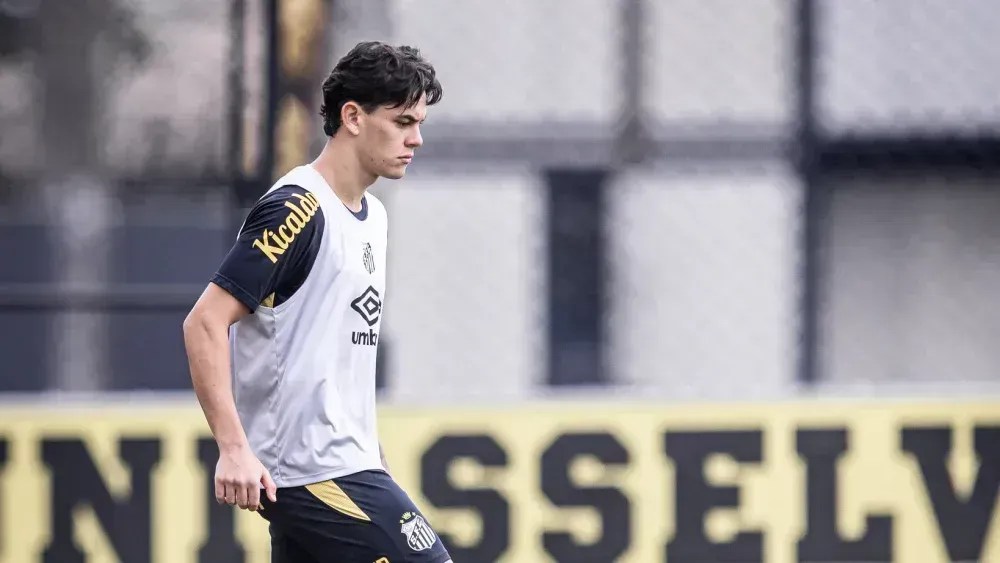 Clube europeu garante prioridade para contratar lateral do Santos Clube europeu garante prioridade para contratar lateral do Santos