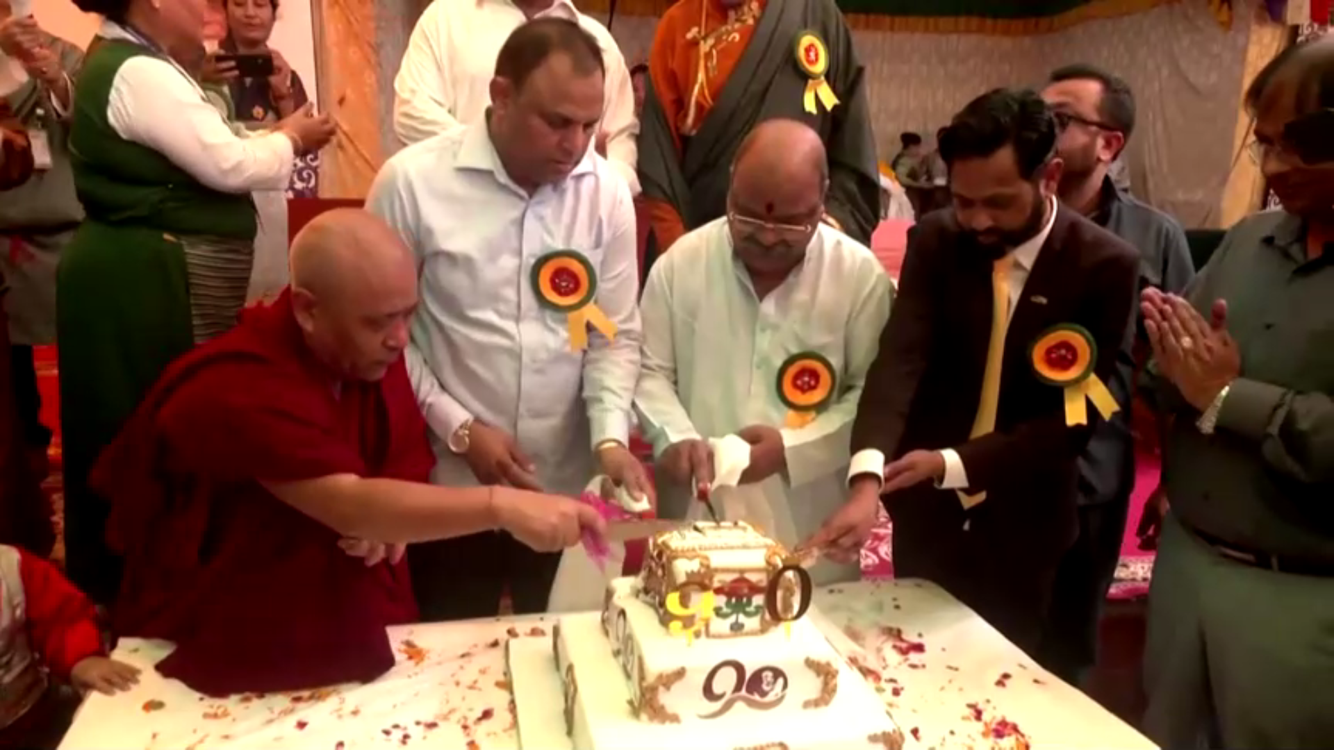 Dalai Lama completa 90 anos e seguidores se reúnem na Índia para comemorar Dalai Lama completa 90 anos e seguidores se reúnem na Índia para comemorar