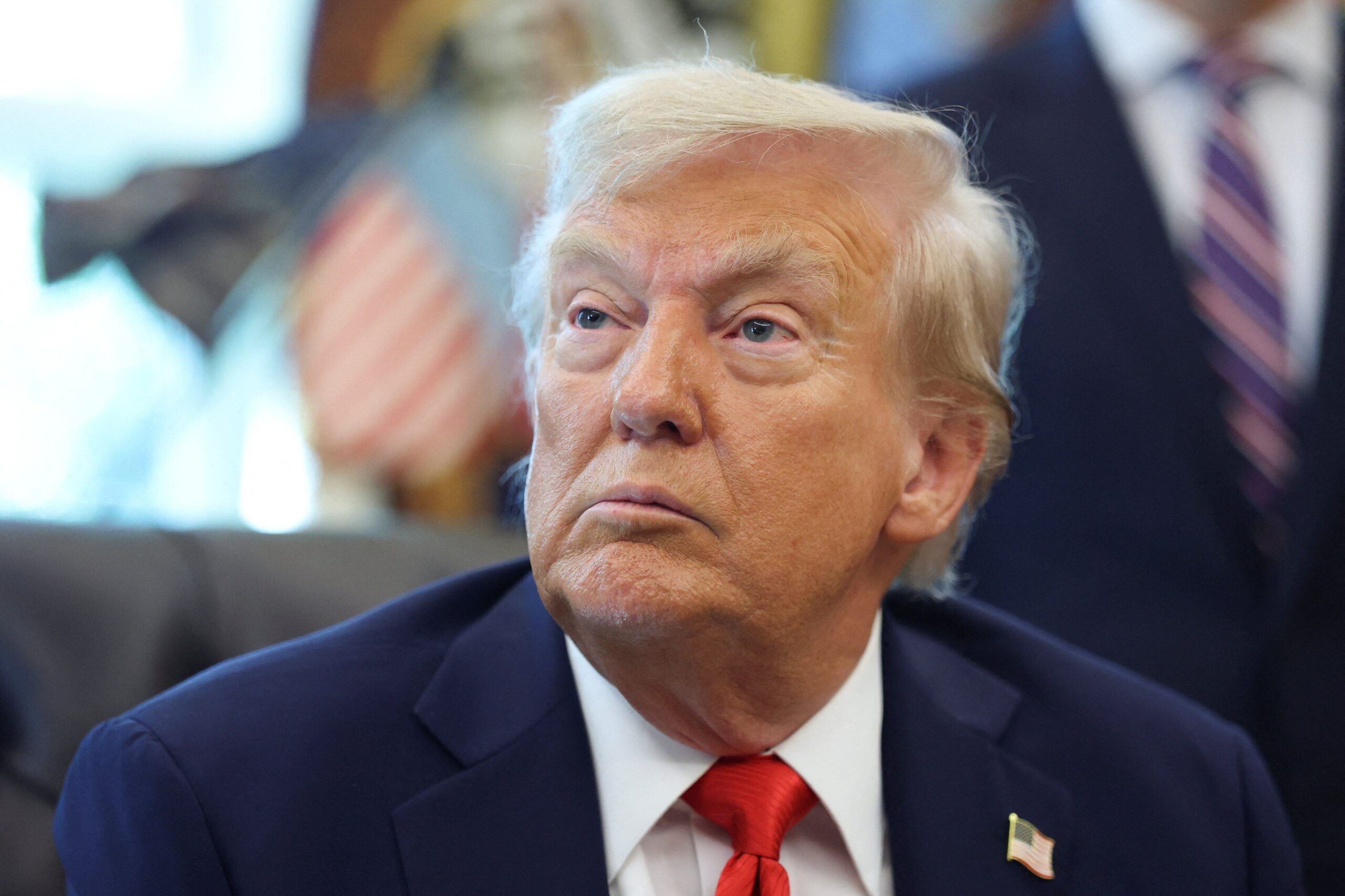 Trump diz que empregos nos EUA vão disparar com novas contratações Trump diz que empregos nos EUA vão disparar com novas contratações