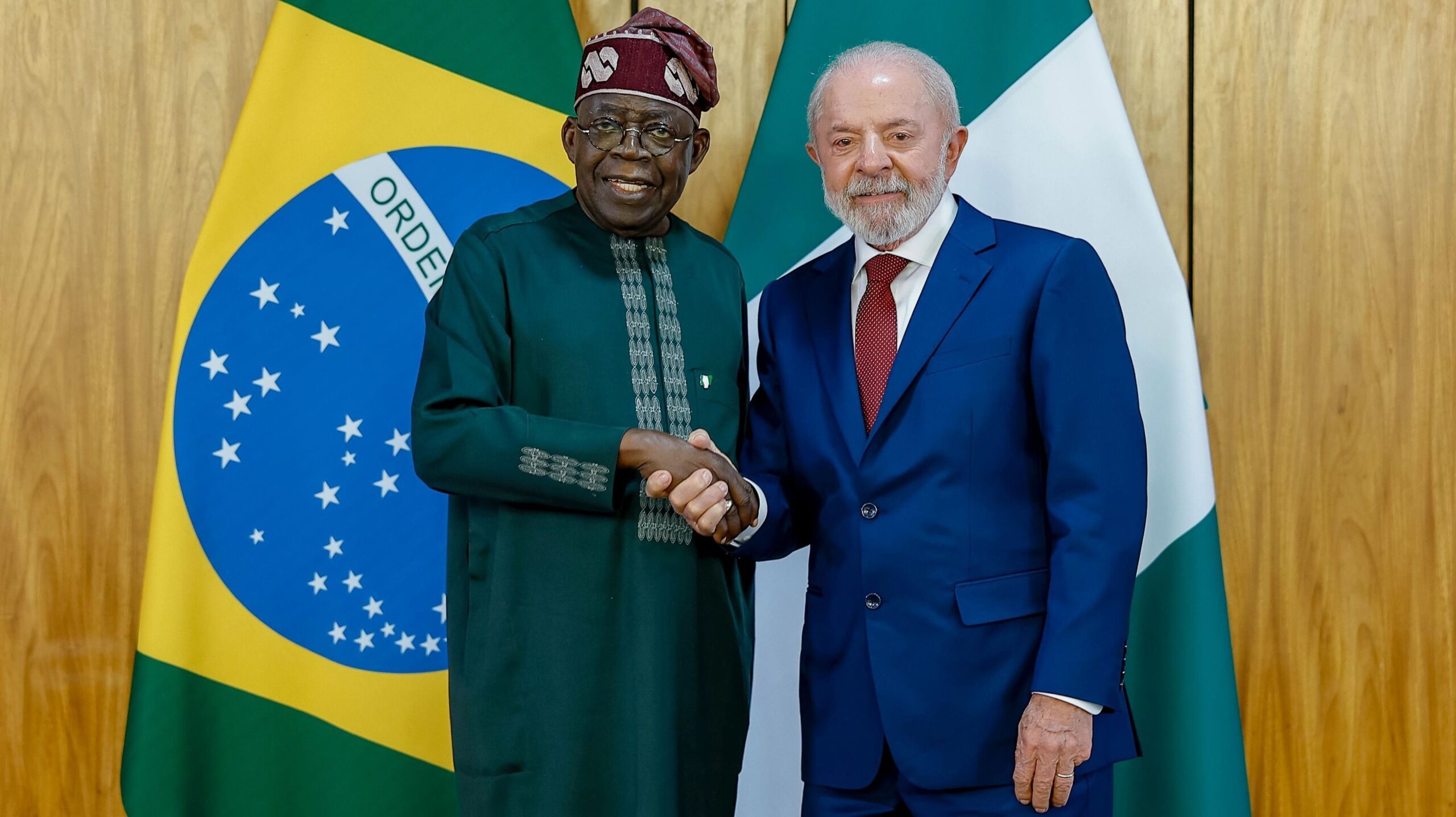 Ao lado de presidente da Nigéria, Lula fala em buscar mundo “sem hegemonia”