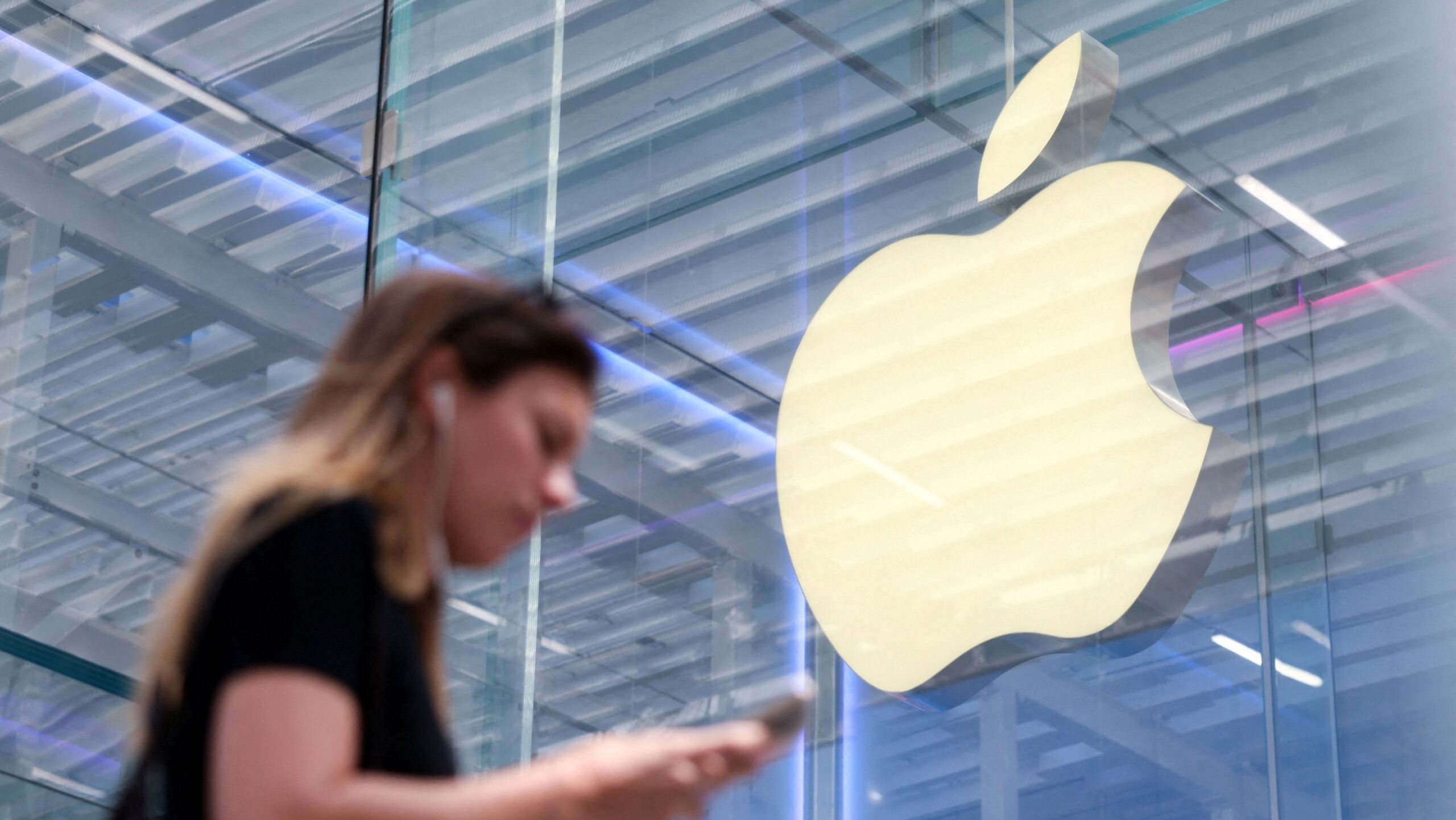 Apple prometerá US$ 100 bi para fabricar nos EUA, diz fonte da Casa Branca Apple prometerá US$ 100 bi para fabricar nos EUA, diz fonte da Casa Branca