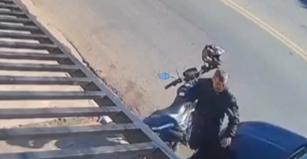 Motorista na contramão atropela e mata homem em SP; veja vídeo