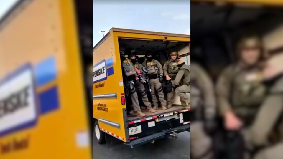 Agentes dos EUA usam caminhão alugado em operação de imigração Agentes dos EUA usam caminhão alugado em operação de imigração