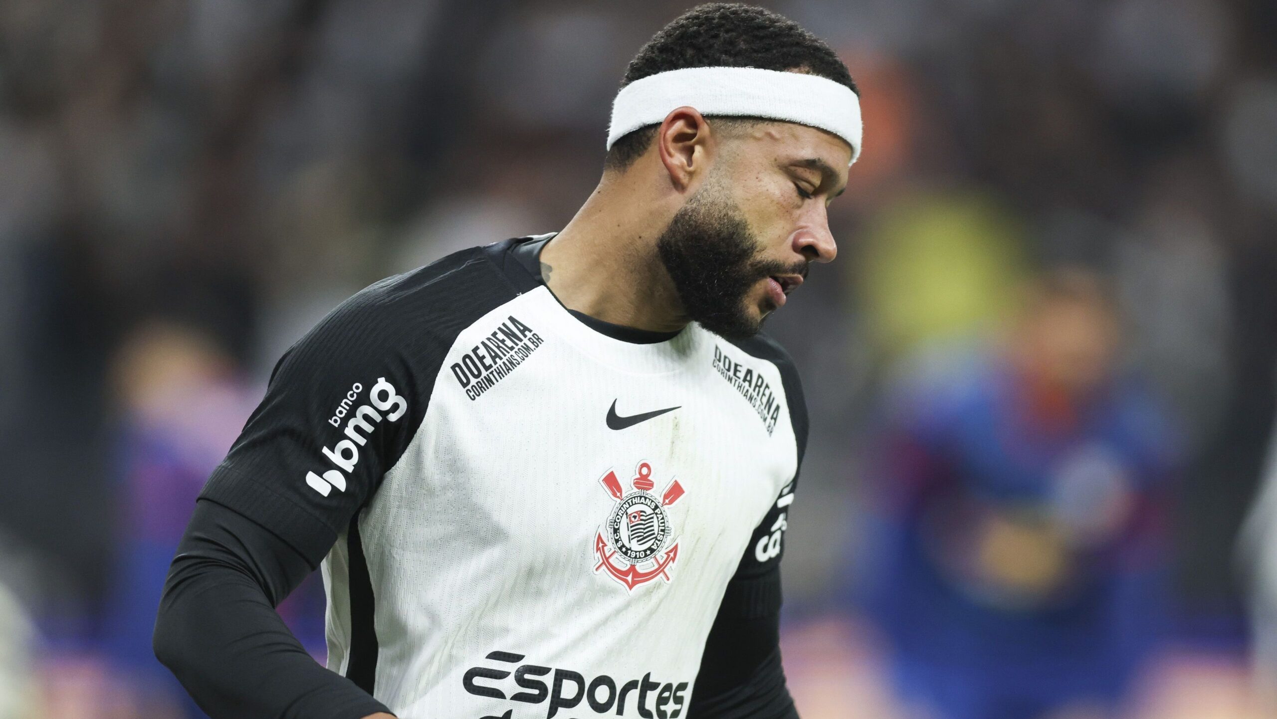 Técnico do Corinthians estipula prazo para retornos de Memphis e Carrillo