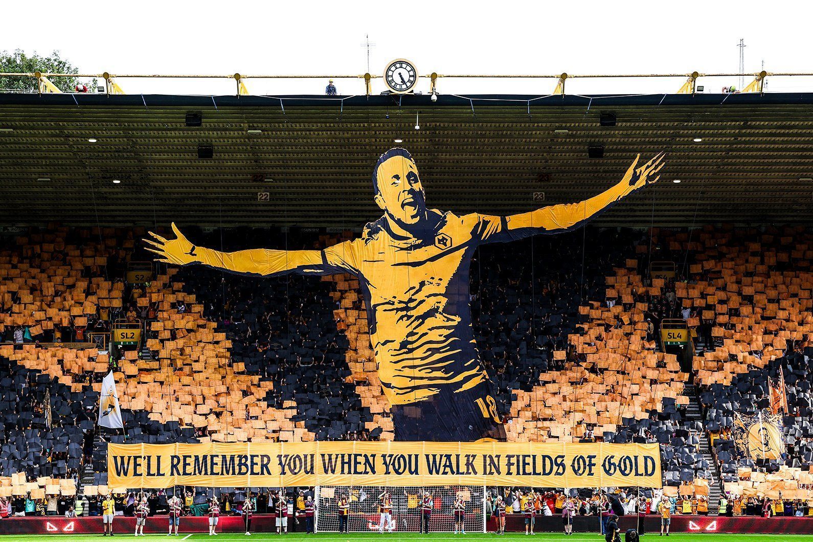 Wolverhampton homenageia Diogo Jota em mosaico na estreia da Premier League