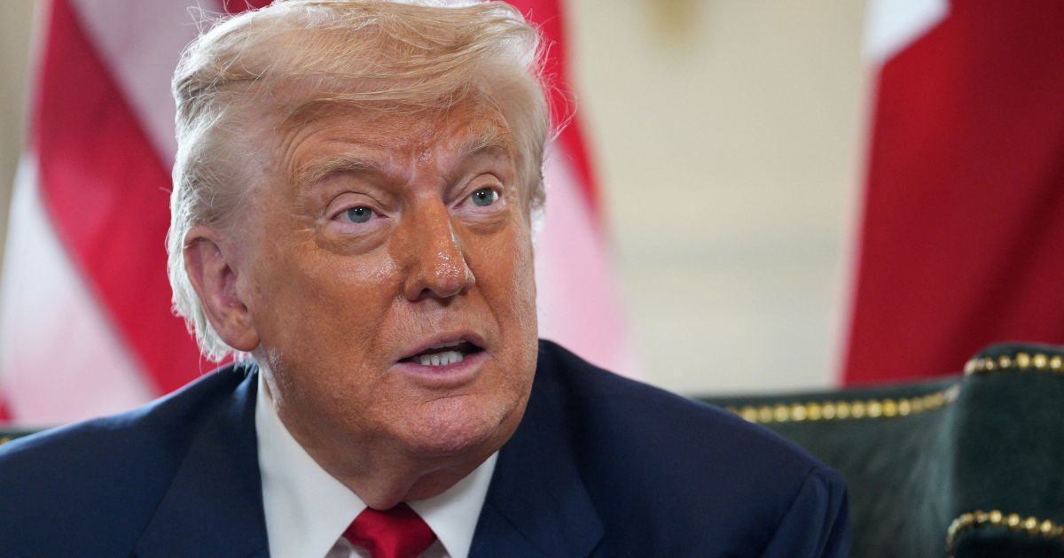 Trump anuncia tarifa de 10% sobre madeira e 25% sobre armários e móveis