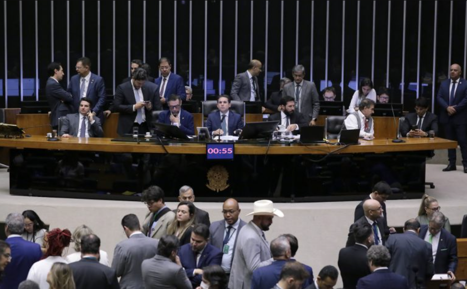 Câmara aprova PEC da Blindagem e conclui votação de destaques nesta quarta Câmara aprova PEC da Blindagem e conclui votação de destaques nesta quarta