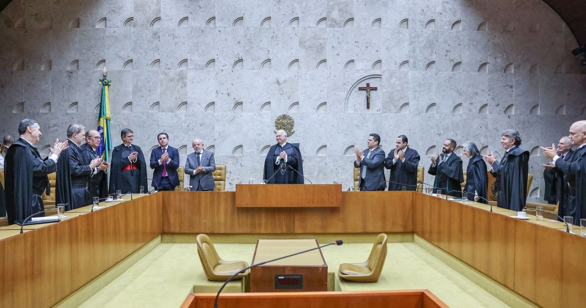 Posse de Fachin tem gestos de amizade, ausência de SP e defesa do STF