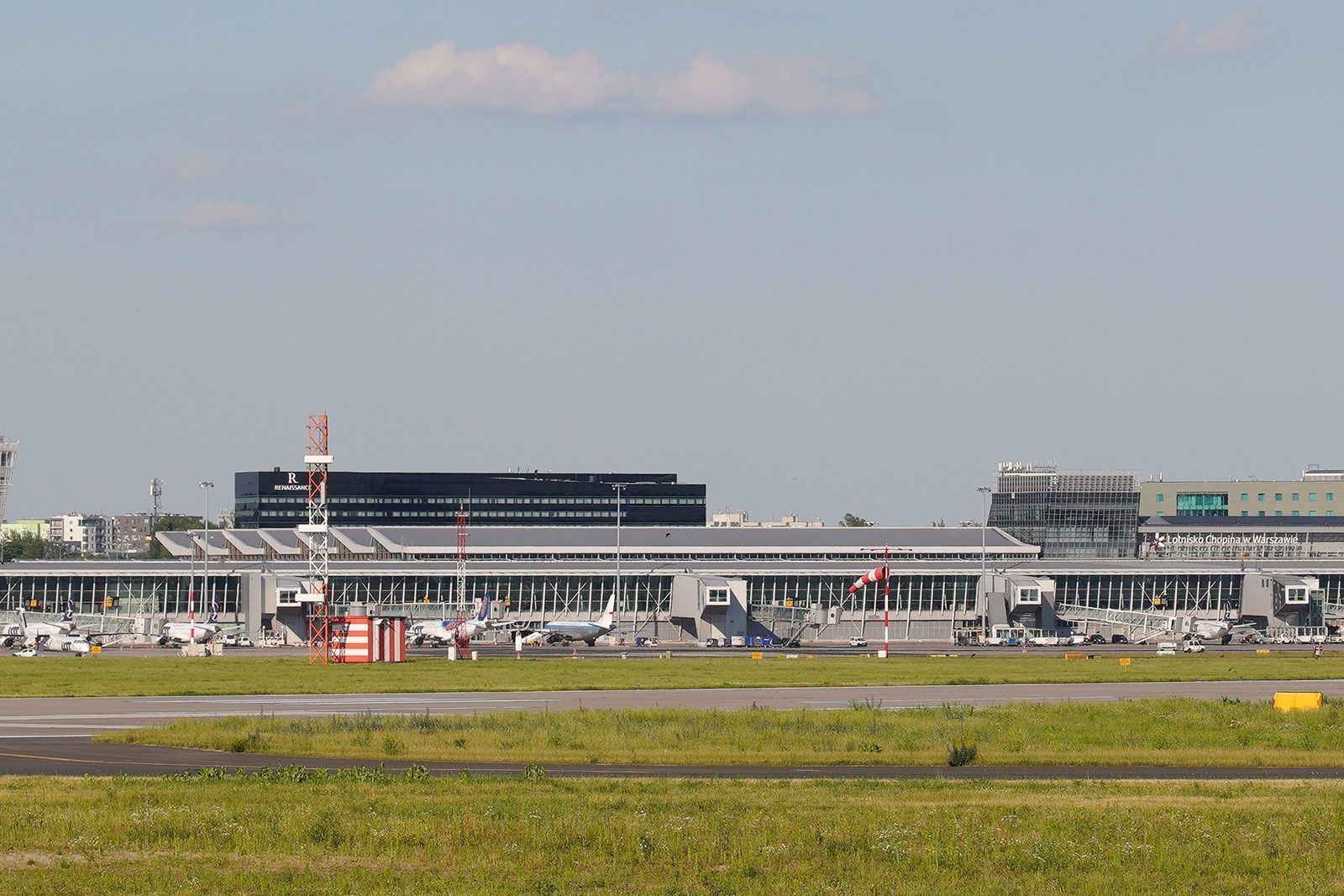 Polônia abate drones russos em seu território e fecha aeroportos Polônia abate drones russos em seu território e fecha aeroportos