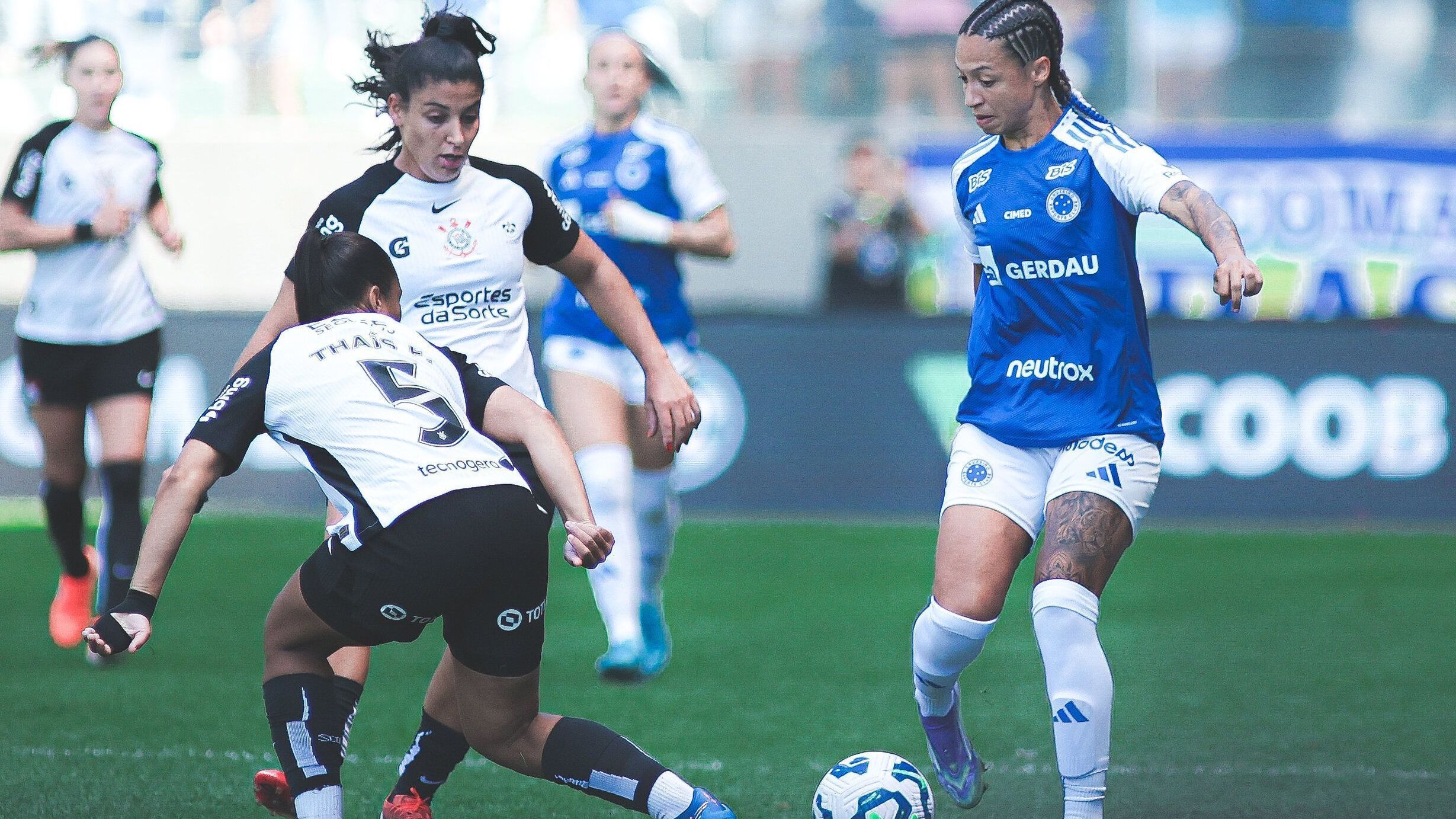 Em igualdade, Corinthians e Cruzeiro fazem final do Brasileirão Feminino Em igualdade, Corinthians e Cruzeiro fazem final do Brasileirão Feminino