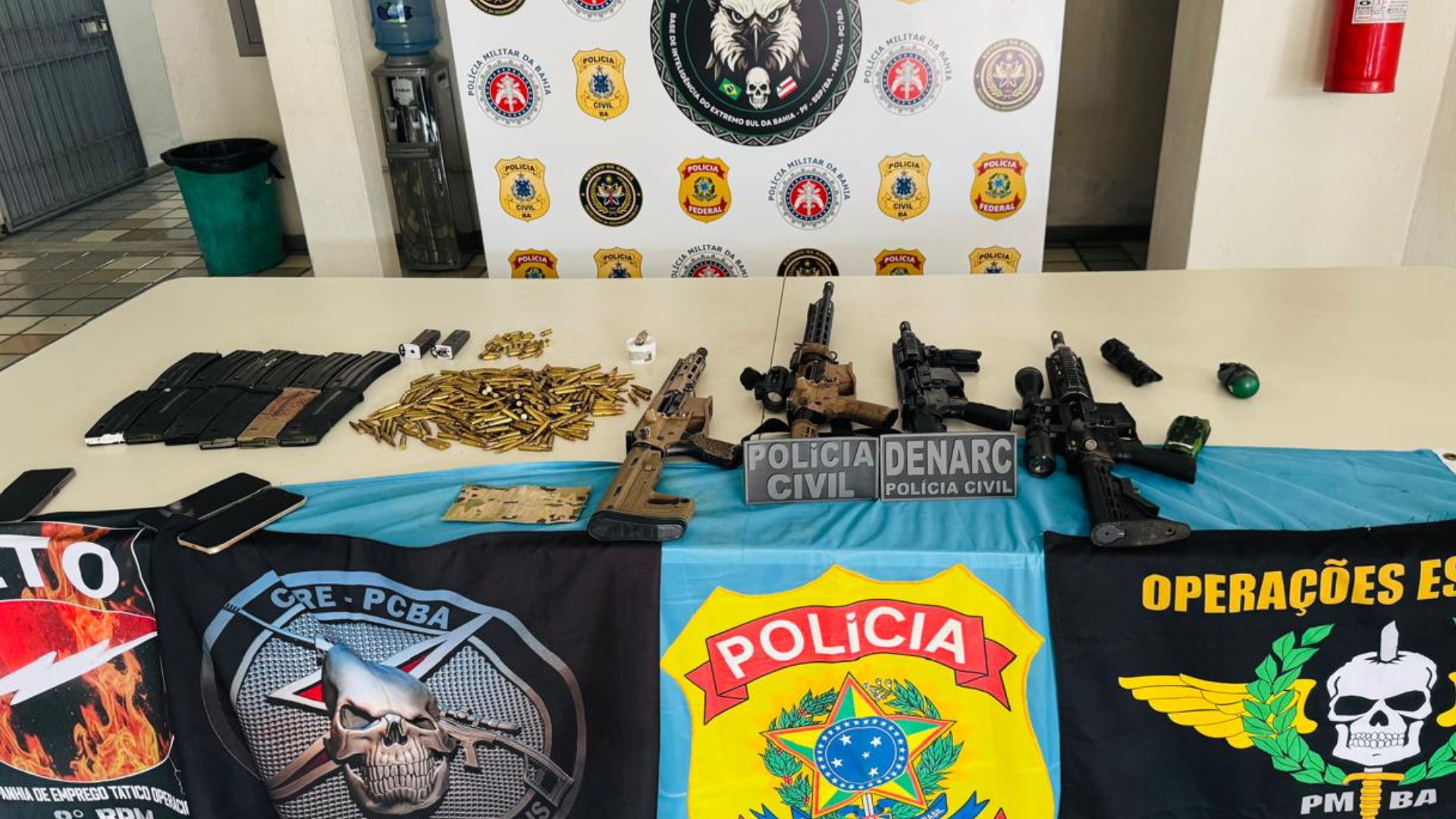 Polícia apreende 28 fuzis em 24h na Bahia; no ano já foram quase 100 Polícia apreende 28 fuzis em 24h na Bahia; no ano já foram quase 100