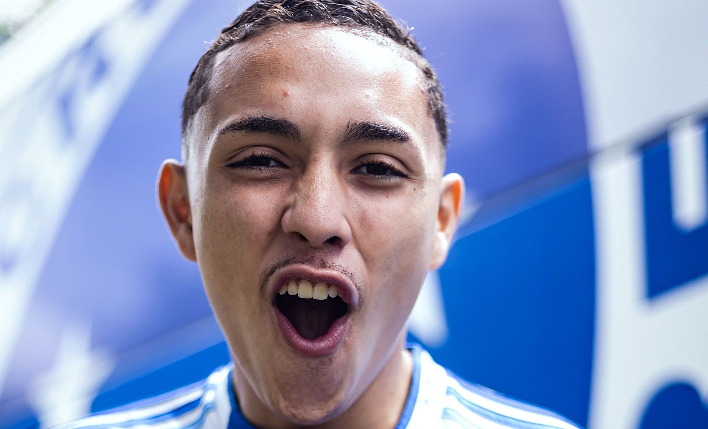 Cruzeiro anuncia contratação de Kauã Moraes, lateral-direito de 18 anos