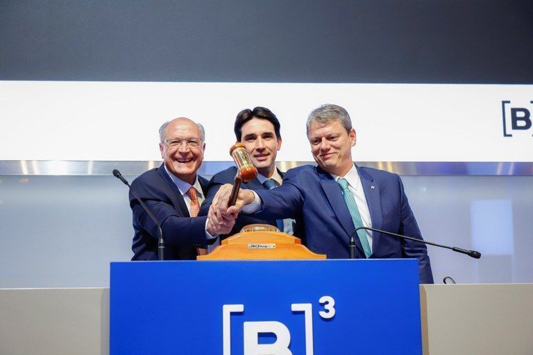 Questões políticas não interessam, diz Tarcísio sobre túnel Santos-Guarujá