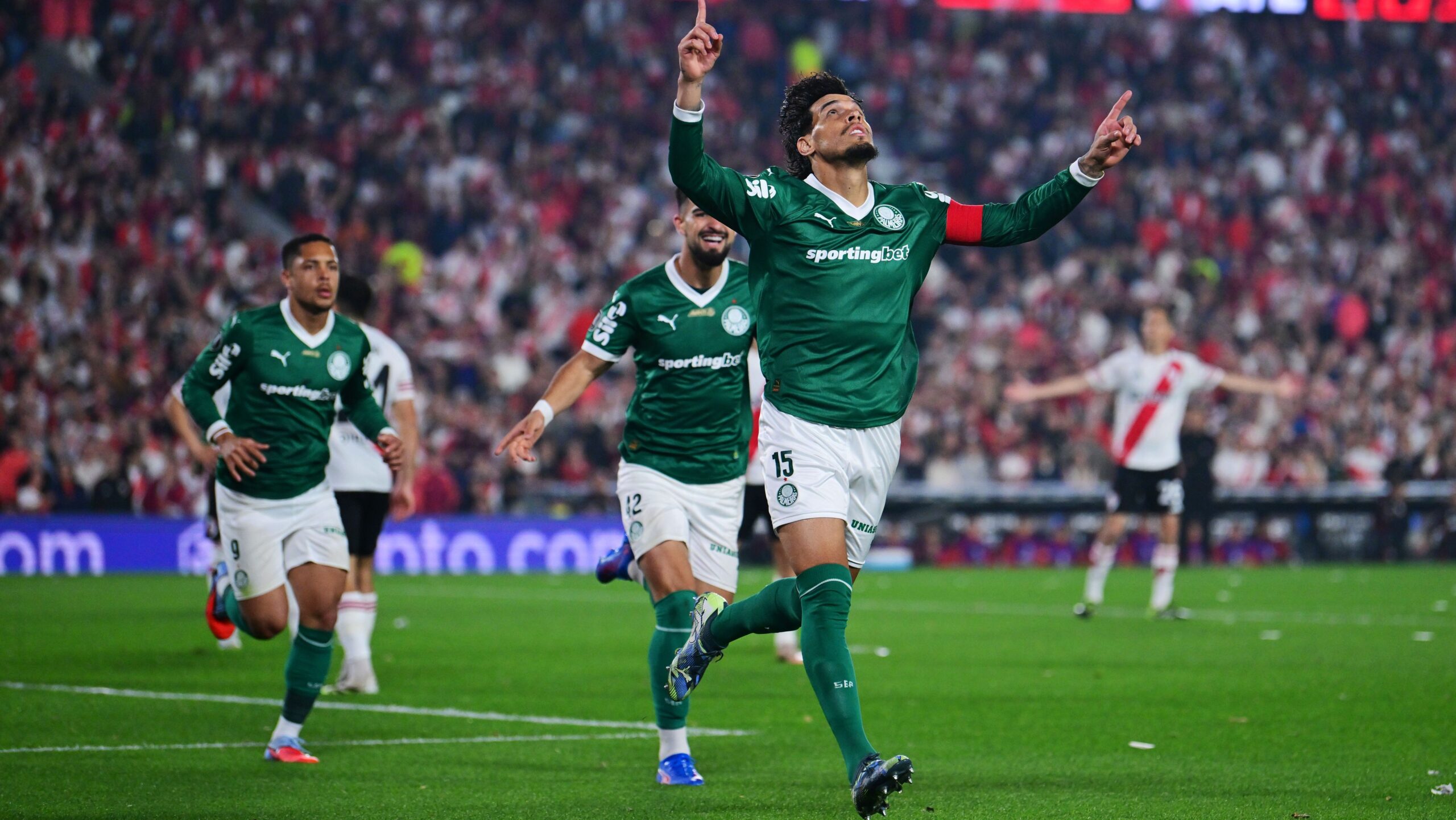 Libertadores: Palmeiras bate River Plate, mas gol no fim deixa duelo aberto Libertadores: Palmeiras bate River Plate, mas gol no fim deixa duelo aberto