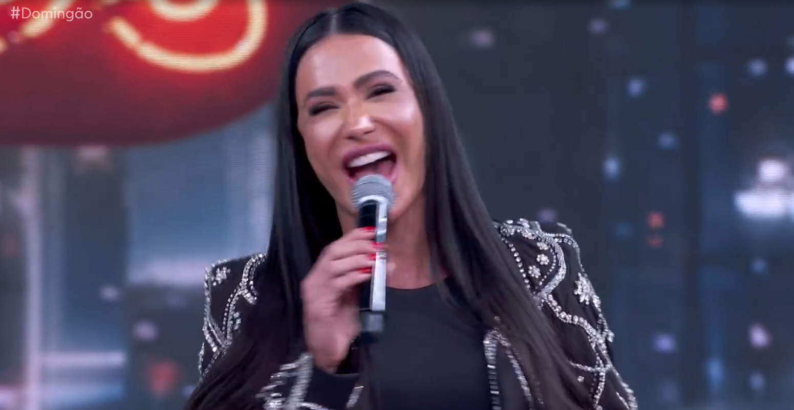 Gracyanne Barbosa se interessa por homem que gosta de abdominais na cama Gracyanne Barbosa se interessa por homem que gosta de abdominais na cama