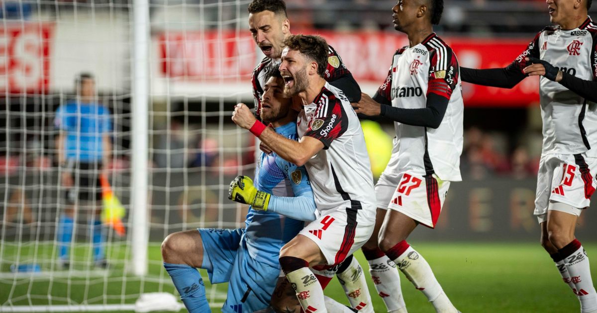 Flamengo desmente suposta noitada de jogadores após classificação Flamengo desmente suposta noitada de jogadores após classificação