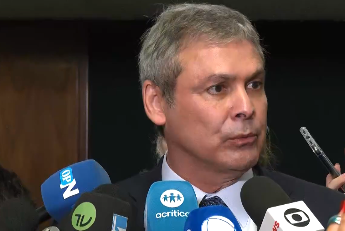 Líder do PT diz que PL da Anistia foi feito sob medida para Bolsonaro Líder do PT diz que PL da Anistia foi feito sob medida para Bolsonaro