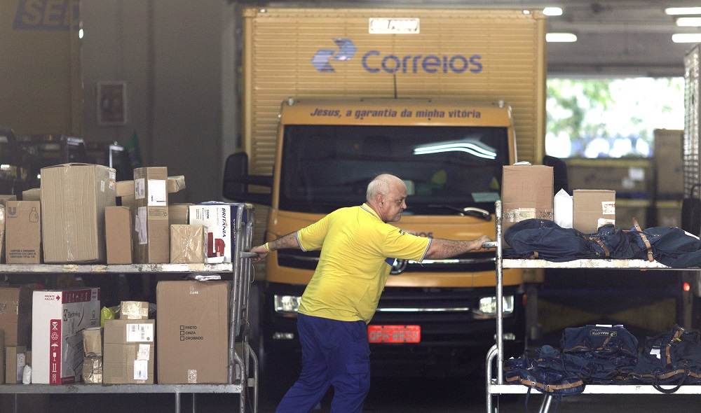 Análise: Debate sobre privatizar Correios é interditado