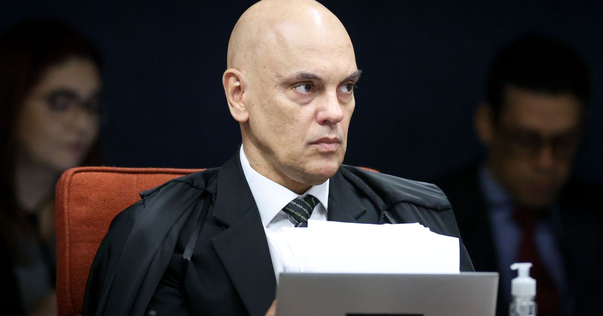 Moraes cobra explicações da defesa de Martins por tornozeleira eletrônica Moraes cobra explicações da defesa de Martins por tornozeleira eletrônica