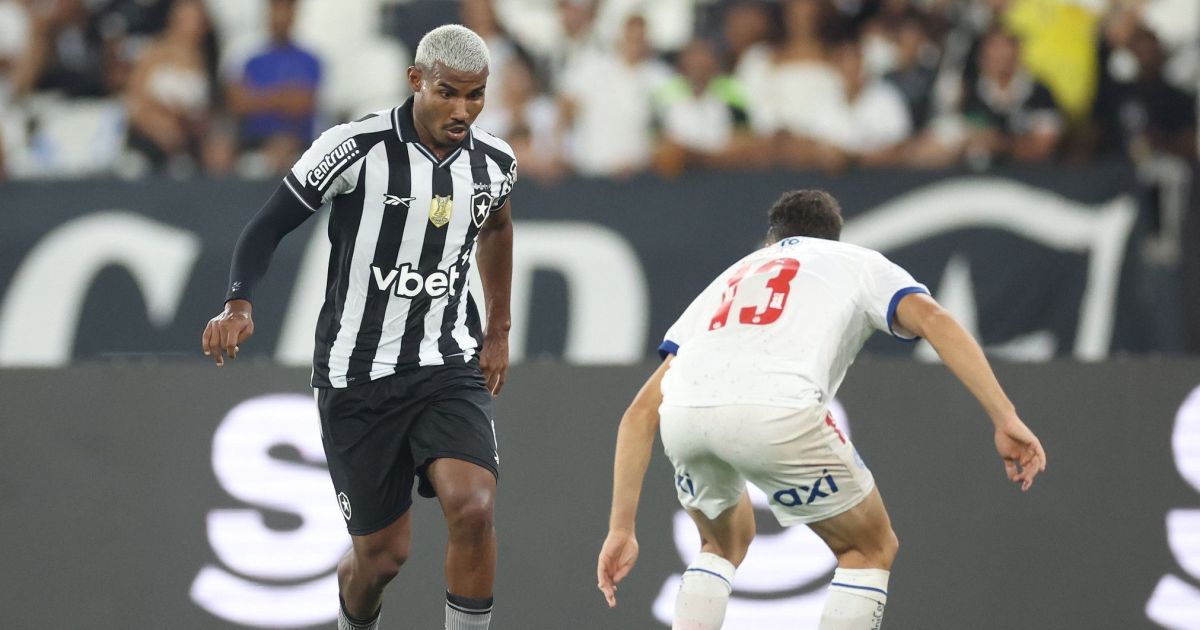 Botafogo perde titular para jogo contra o Internacional no Brasileirão Botafogo perde titular para jogo contra o Internacional no Brasileirão