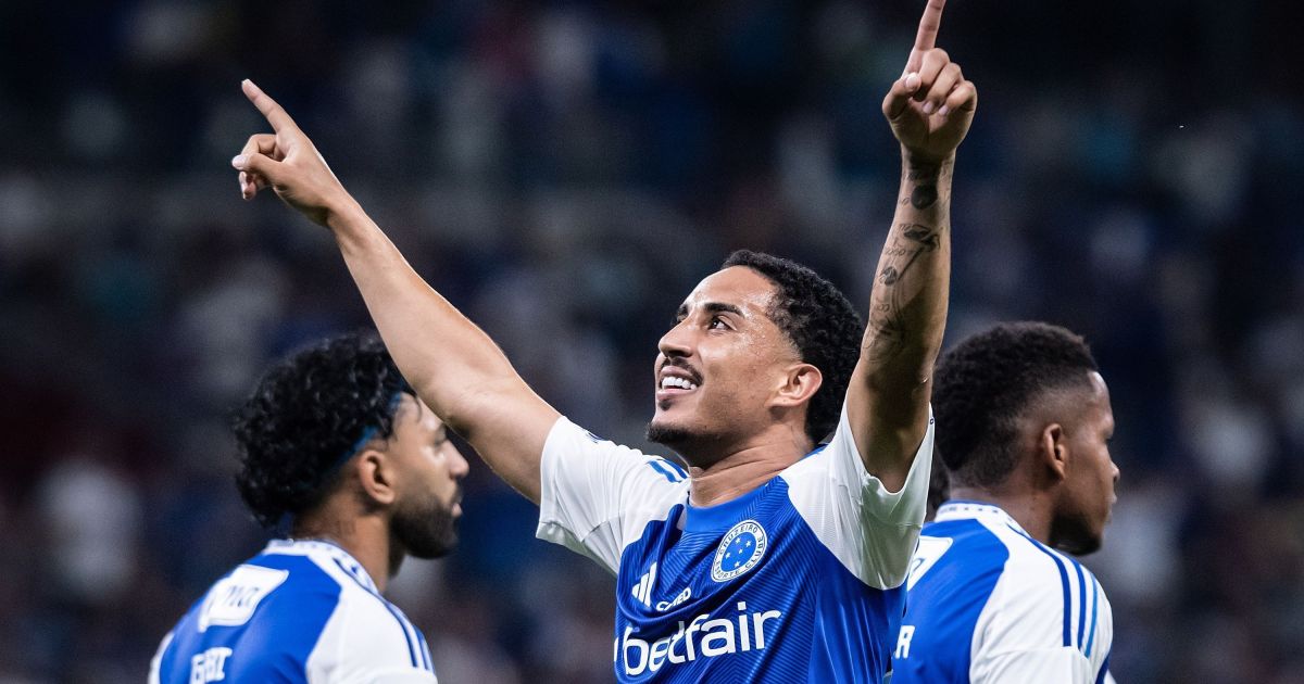 Cruzeiro vence Fortaleza e segue na cola dos líderes do Brasileirão
