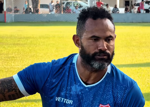 “A gente mata os caras”, diz goleiro Bruno aos companheiros de clube “A gente mata os caras”, diz goleiro Bruno aos companheiros de clube