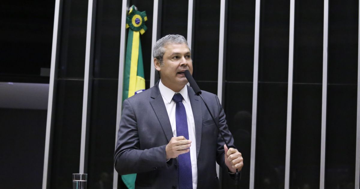 Líder do PT chama de “molecagem” derrota envolvendo MP do IOF