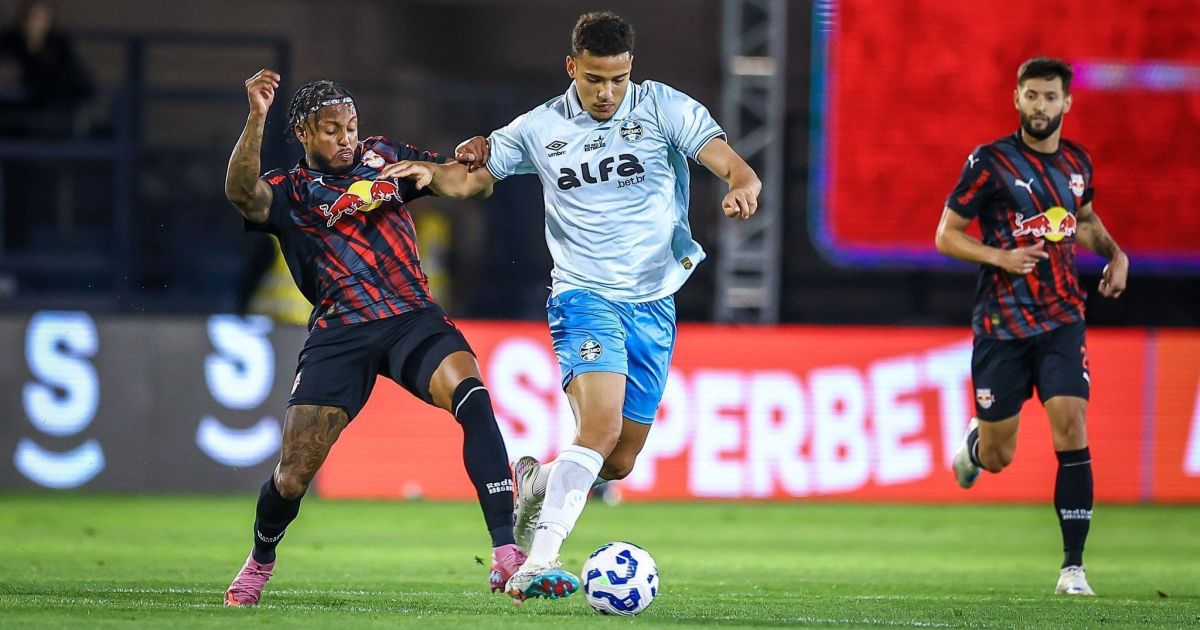 Grêmio faz “contagem de erros” e propõe ação conjunta contra arbitragem Grêmio faz “contagem de erros” e propõe ação conjunta contra arbitragem