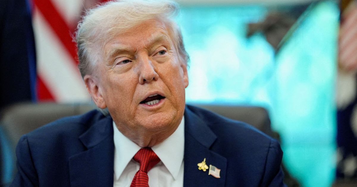 Trump determina novas tarifas a caminhões e ônibus importados