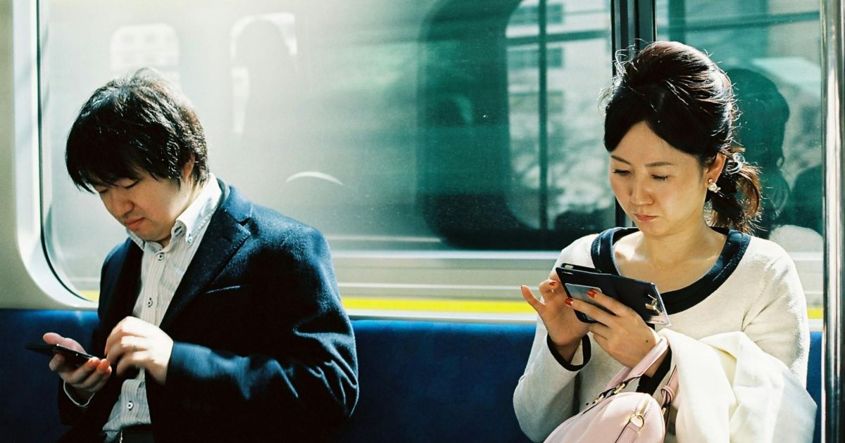 Cidade japonesa aprova lei que limita uso de celular a 2 horas por dia
