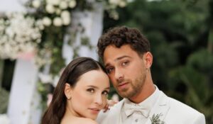 Larissa Manoela posa só com o marido em vinheta de fim de ano; veja reações
