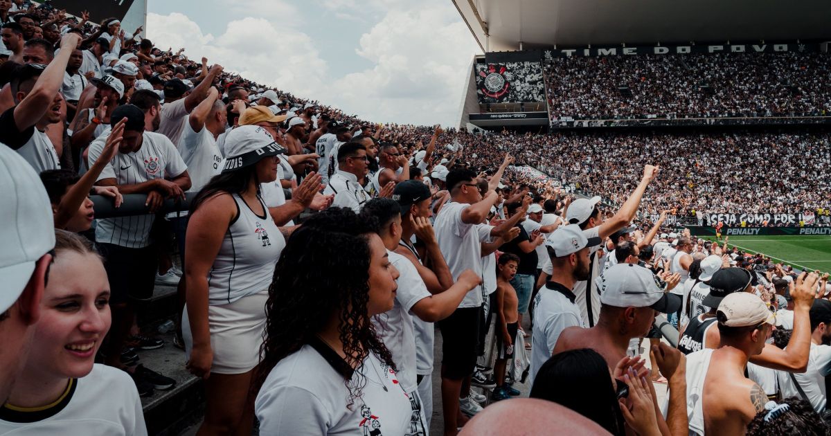 Corinthians tenta renegociar juros da dívida da Arena após vaquinha esfriar Corinthians tenta renegociar juros da dívida da Arena após vaquinha esfriar
