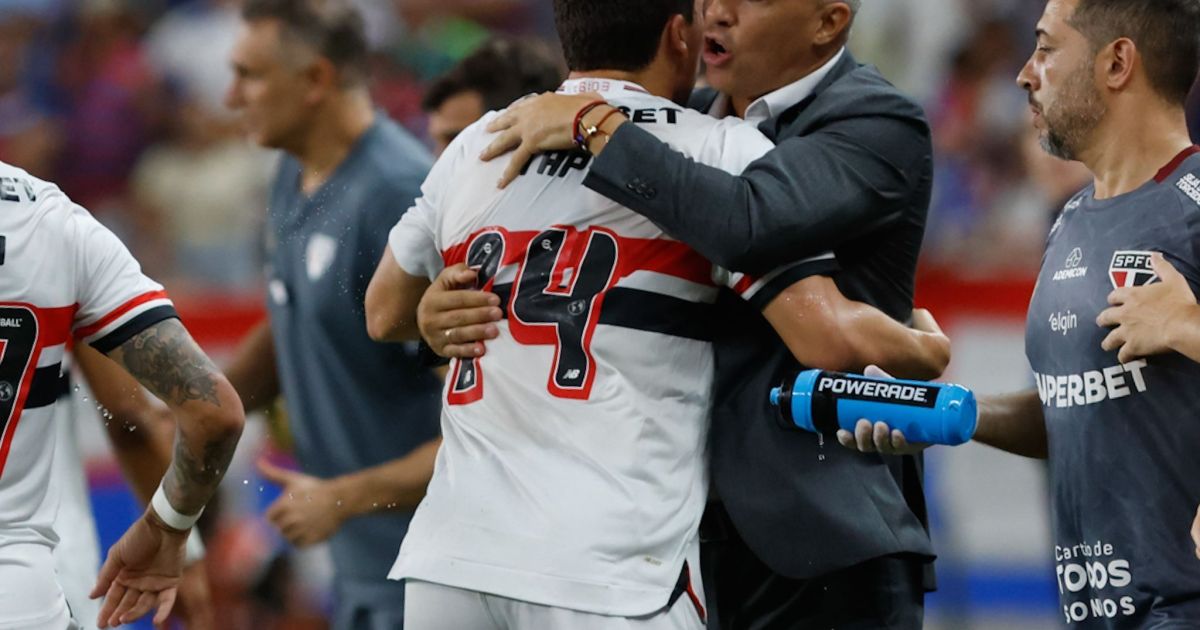 Crespo ressalta reação do São Paulo após eliminação: “Comovente” Crespo ressalta reação do São Paulo após eliminação: “Comovente”