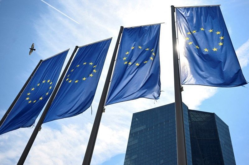 União Europeia e EUA tentam estrangular economia russa com sanções União Europeia e EUA tentam estrangular economia russa com sanções