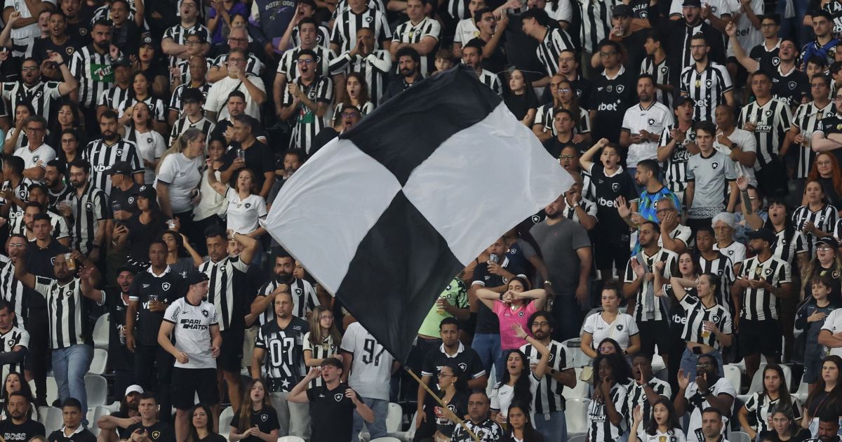 Botafogo x Flamengo tem briga entre torcedores na arquibancada; veja Botafogo x Flamengo tem briga entre torcedores na arquibancada; veja