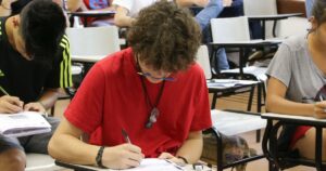 Fuvest 2026: confira gabarito oficial da prova V2 da primeira fase