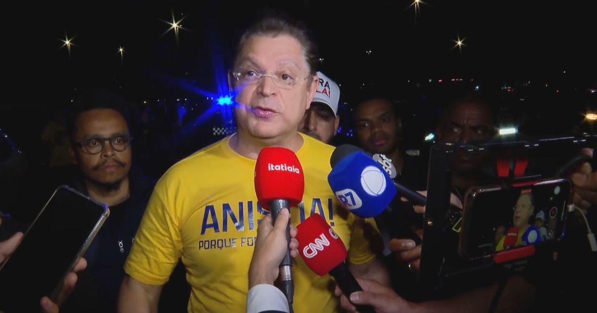 Sóstenes sugere “motivo psicossomático” para Bolsonaro violar tornozeleira