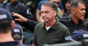 Bolsonaro deverá justificar violação da tornozeleira, avaliam juristas